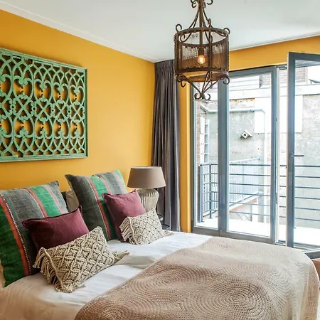Livia's Hideaway 8: Oud-west Apartment Amsterdam