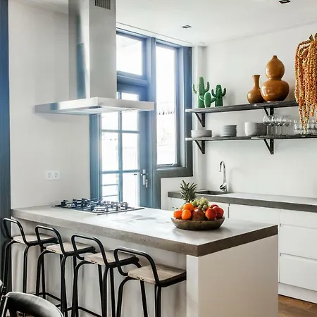 Livia's Hideaway 8: Oud-west Apartment *